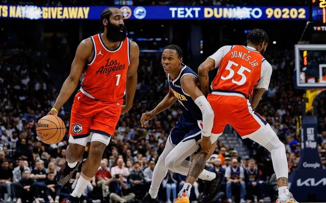 开云体育中国官网-包含篮网惊险胜马刺，好兄弟联手拿下关键球的词条