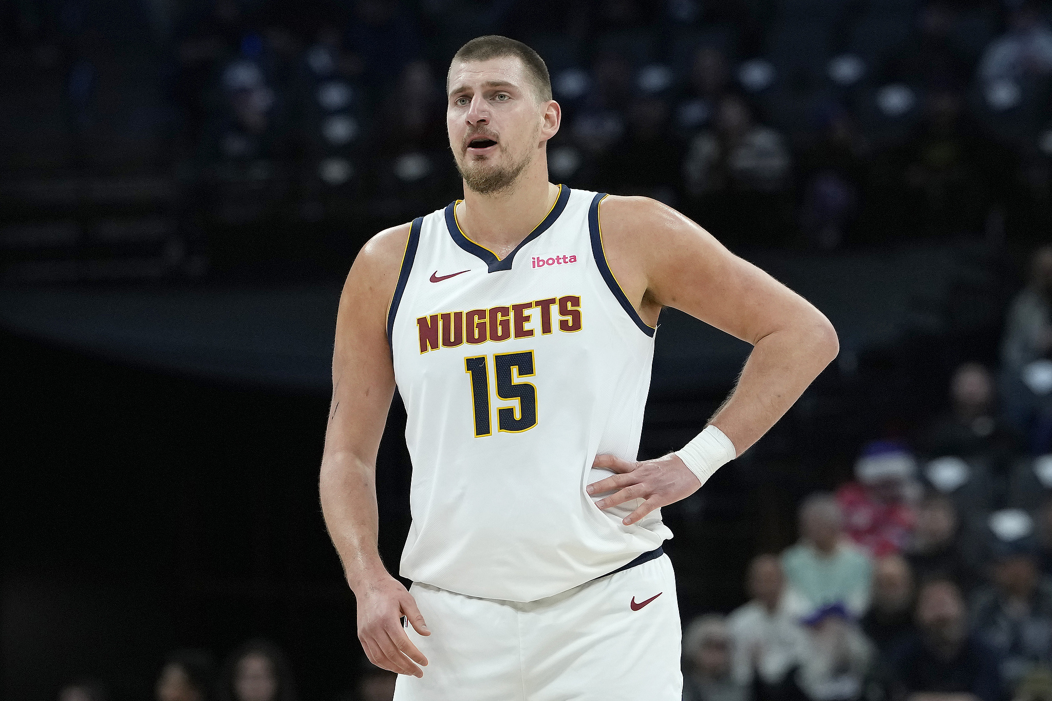 包含凯尔特人轻取四川队，约基奇高光表现的词条