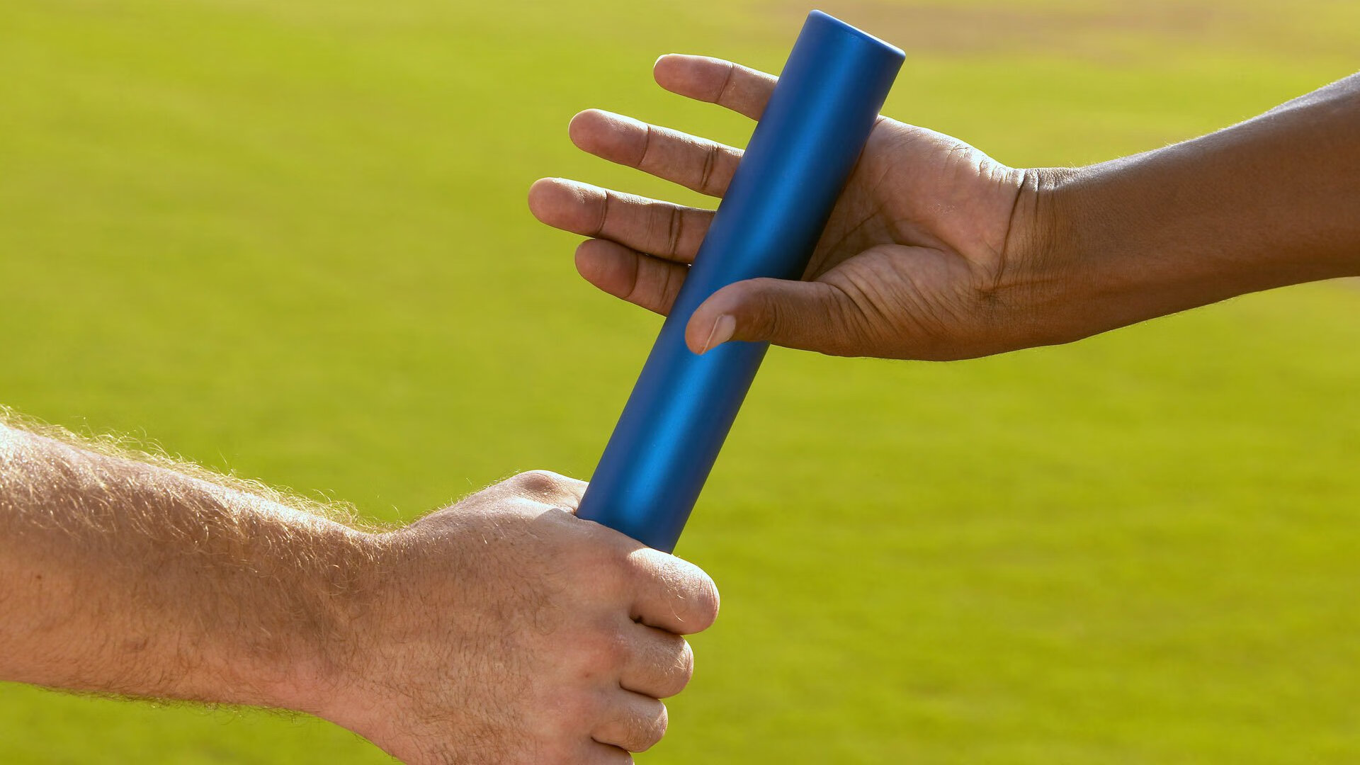 球场双线，德国战车横扫国足，石宇奇羽坛刷新纪录折射中国体育的冰与火